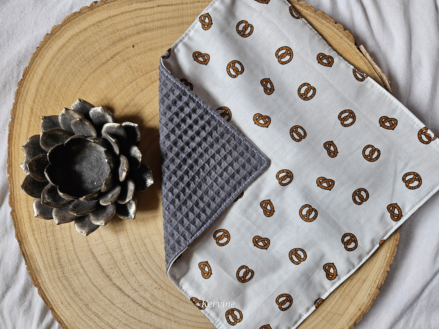 Essuie-tout lavable fait main bretzel et gris – L'atelier de Kervine