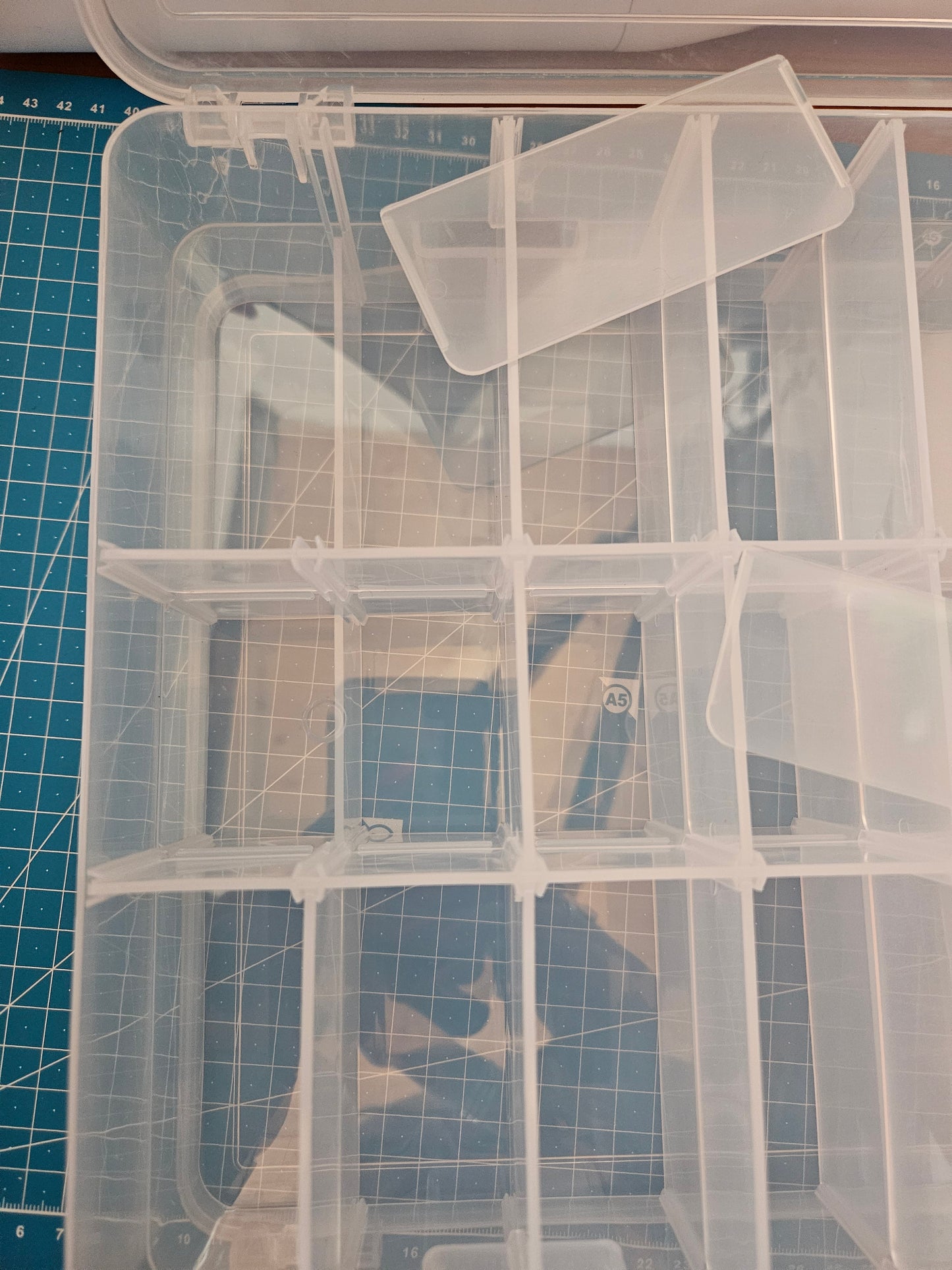 Boîte de rangement double face – 48 cases modulables