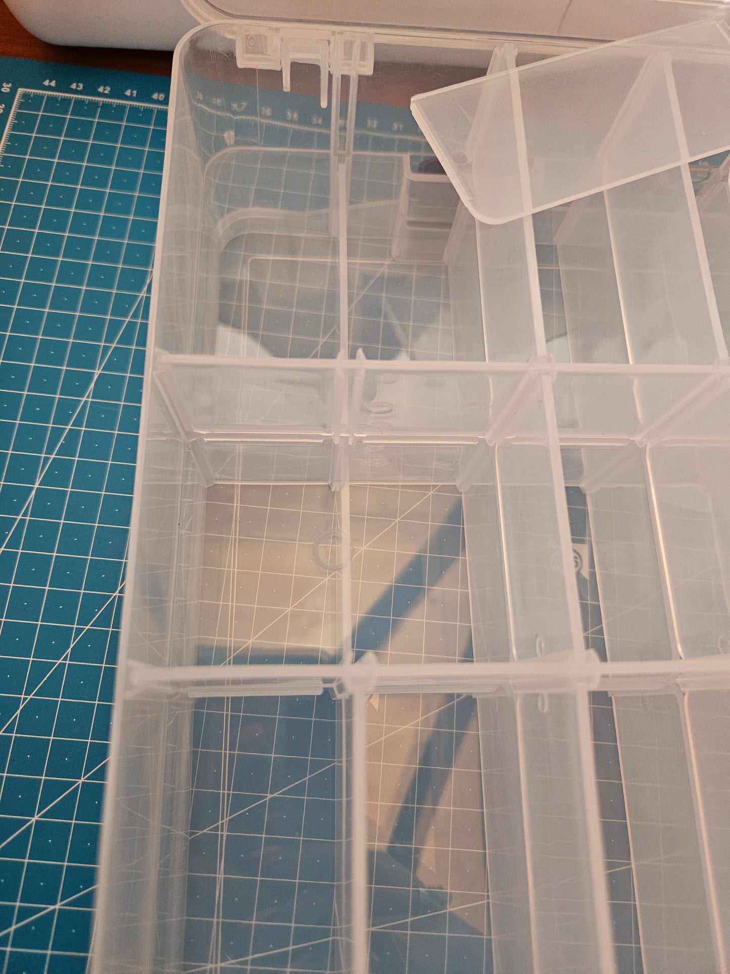 Boîte de rangement double face – 48 cases modulables