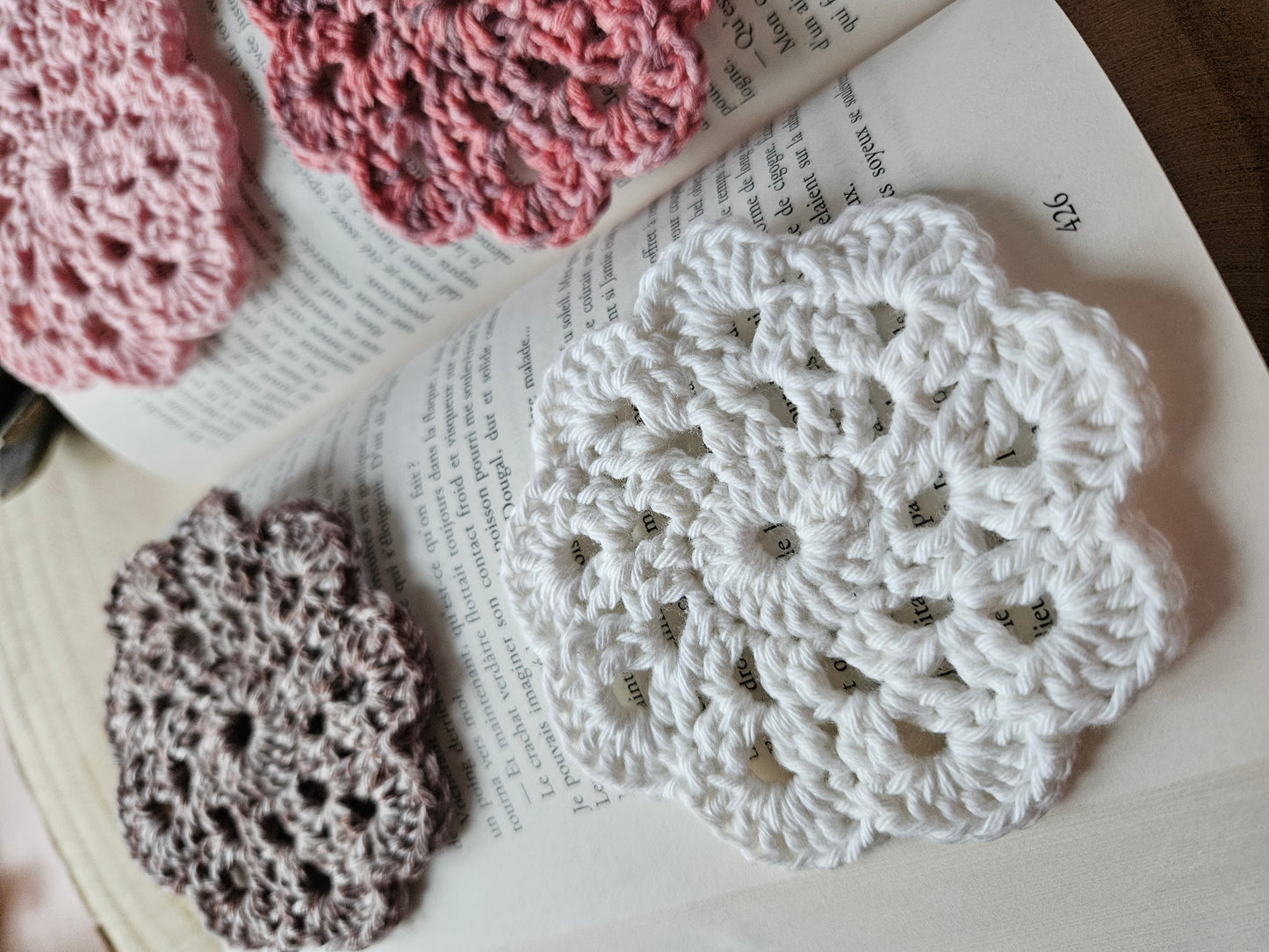 Marque-page fleuri au crochet coloris blanc – L'atelier de Kervine