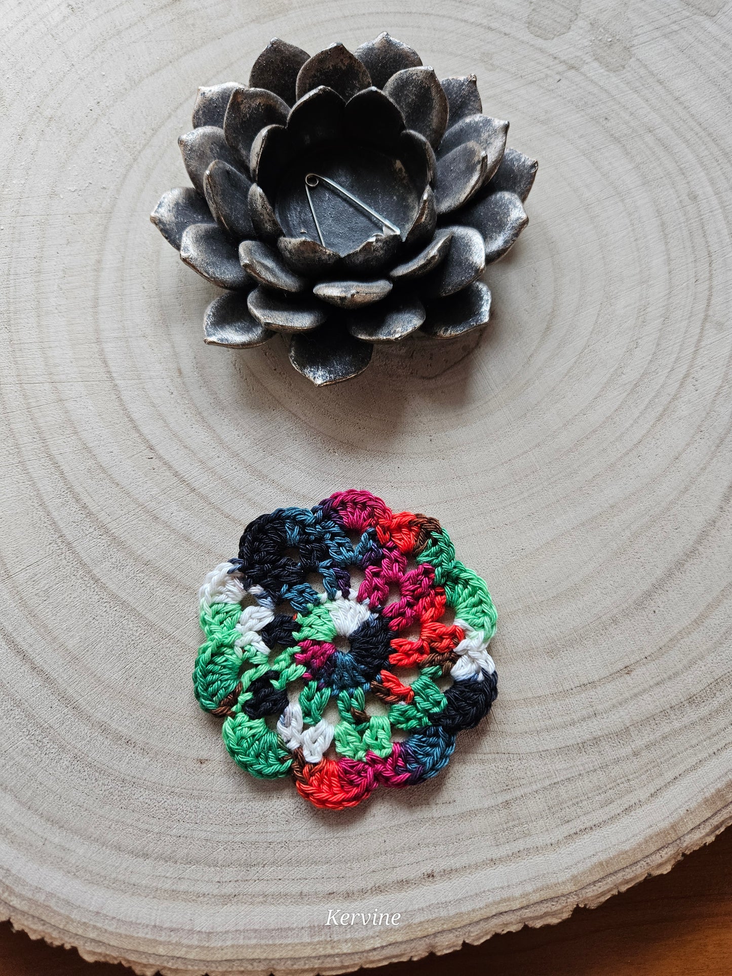 Marque-page fleuri au crochet coloris holliday – L'atelier de Kervine