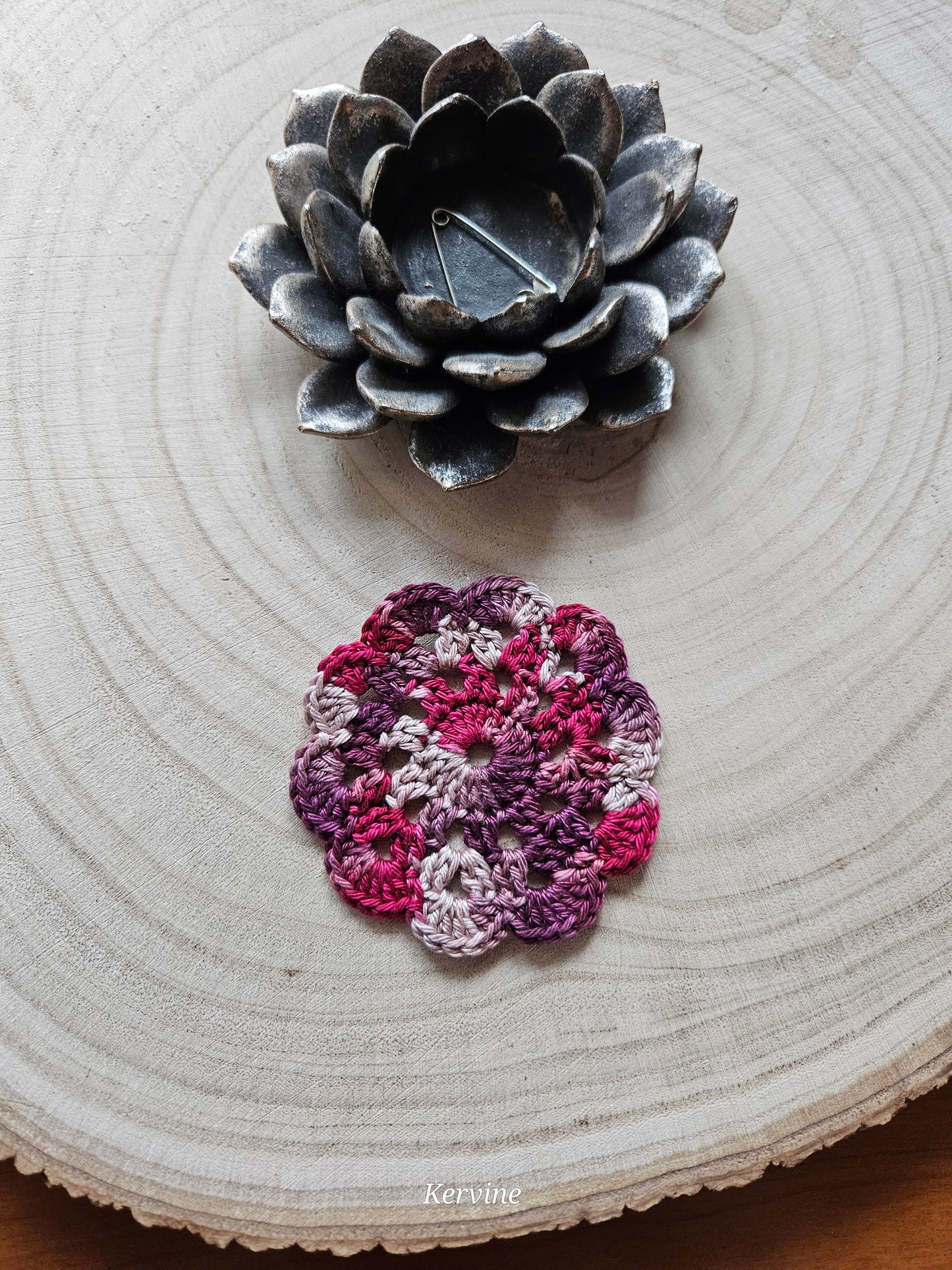 Marque-page fleuri au crochet coloris mélange rouge – L'atelier de Kervine