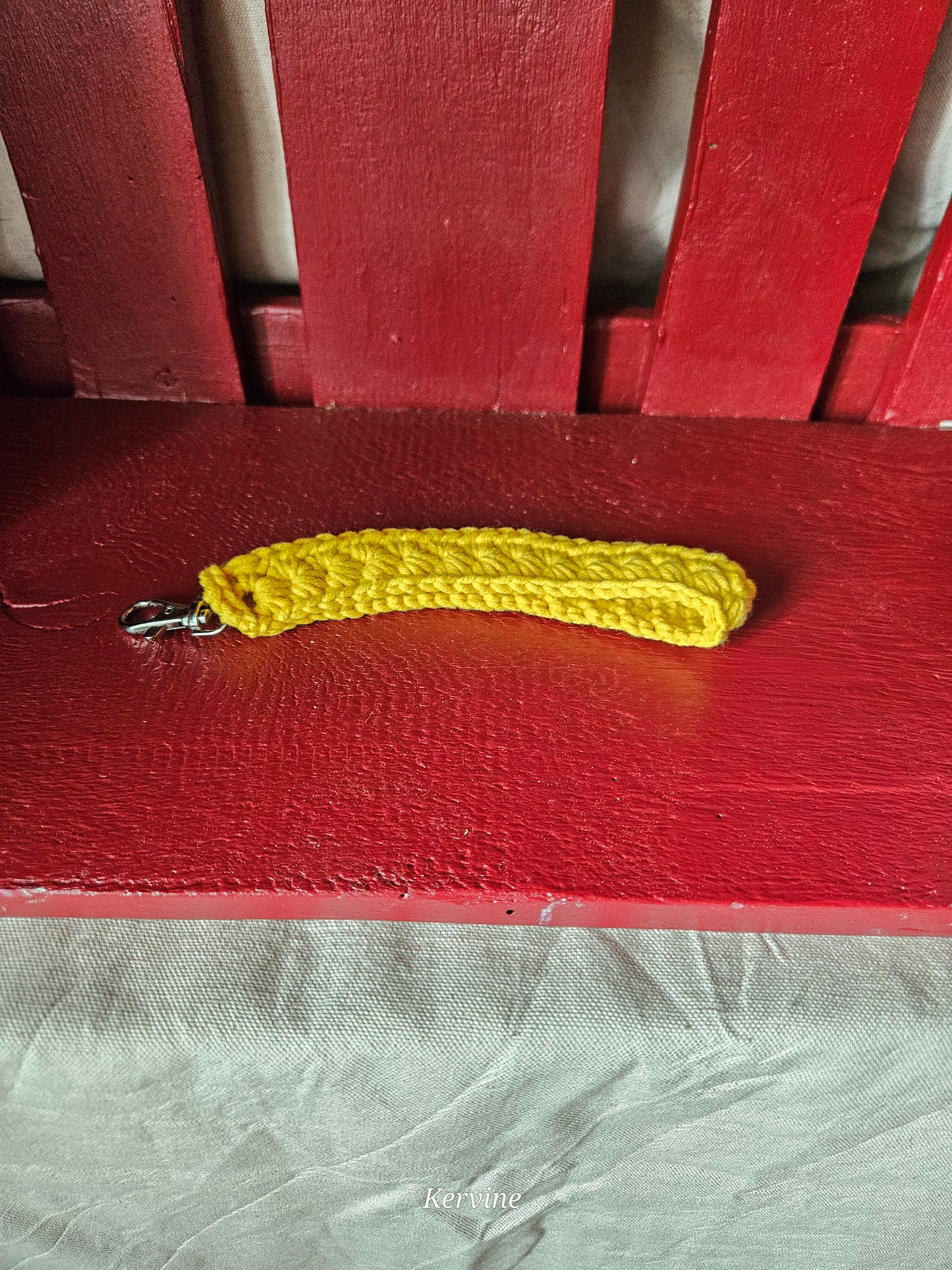 Porte clé bracelet en crochet coloris jaune - L'atelier de Kervine
