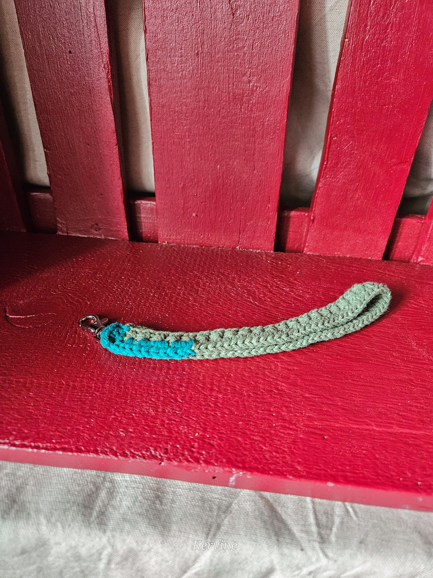 Porte clé bracelet en crochet coloris kaki - L'atelier de Kervine