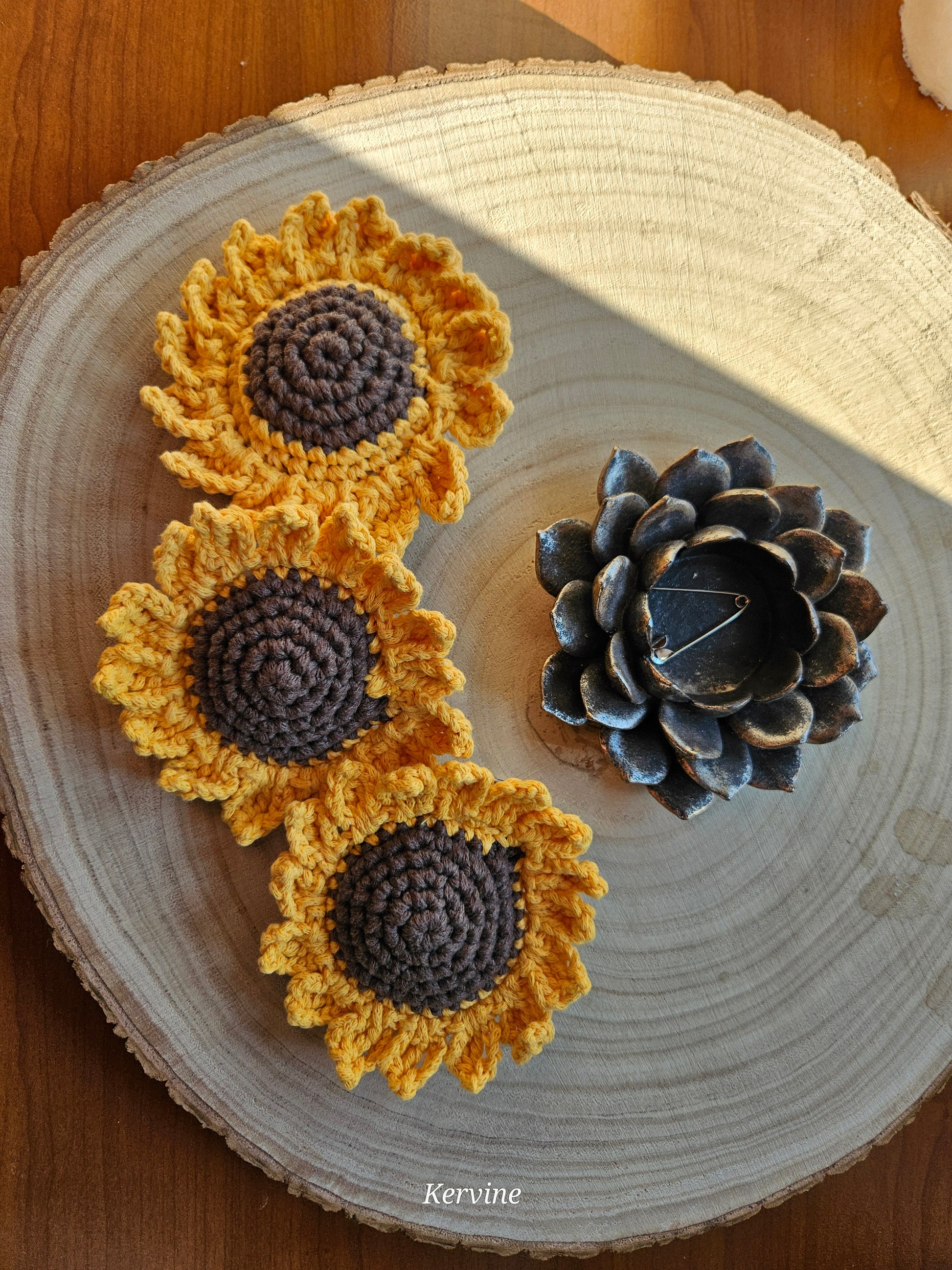 Porte clé en crochet modèle tournesol - L'atelier de Kervine